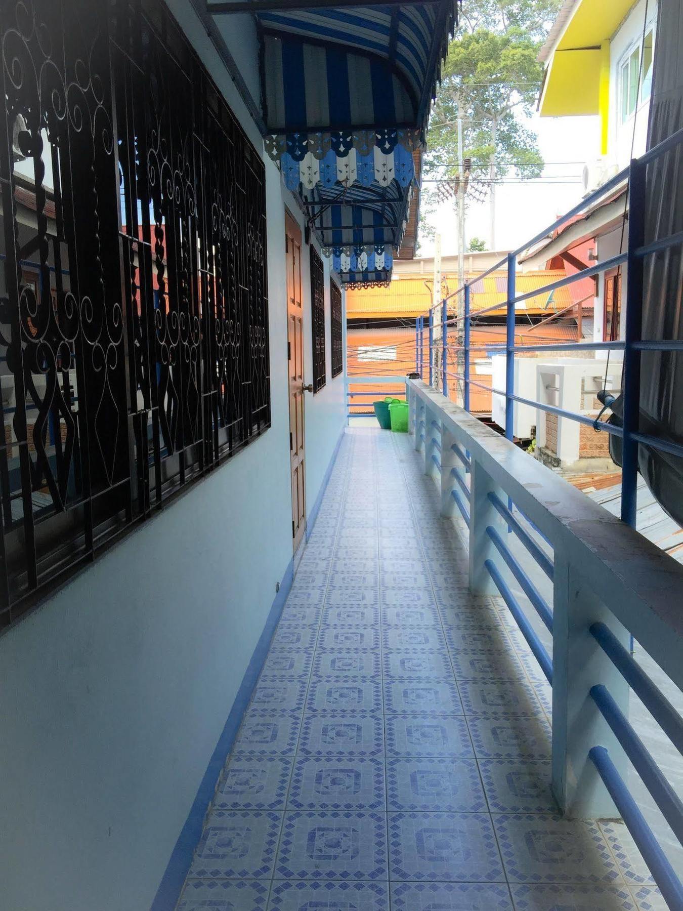 Wandee Guesthouse เกาะเต่า ภายนอก รูปภาพ